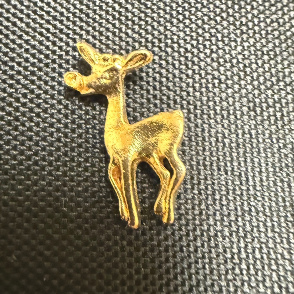 Vintage Gold Tone Deer Fawn Lapel Pin Textured Animal‎ Brooch Mini Standing Doe